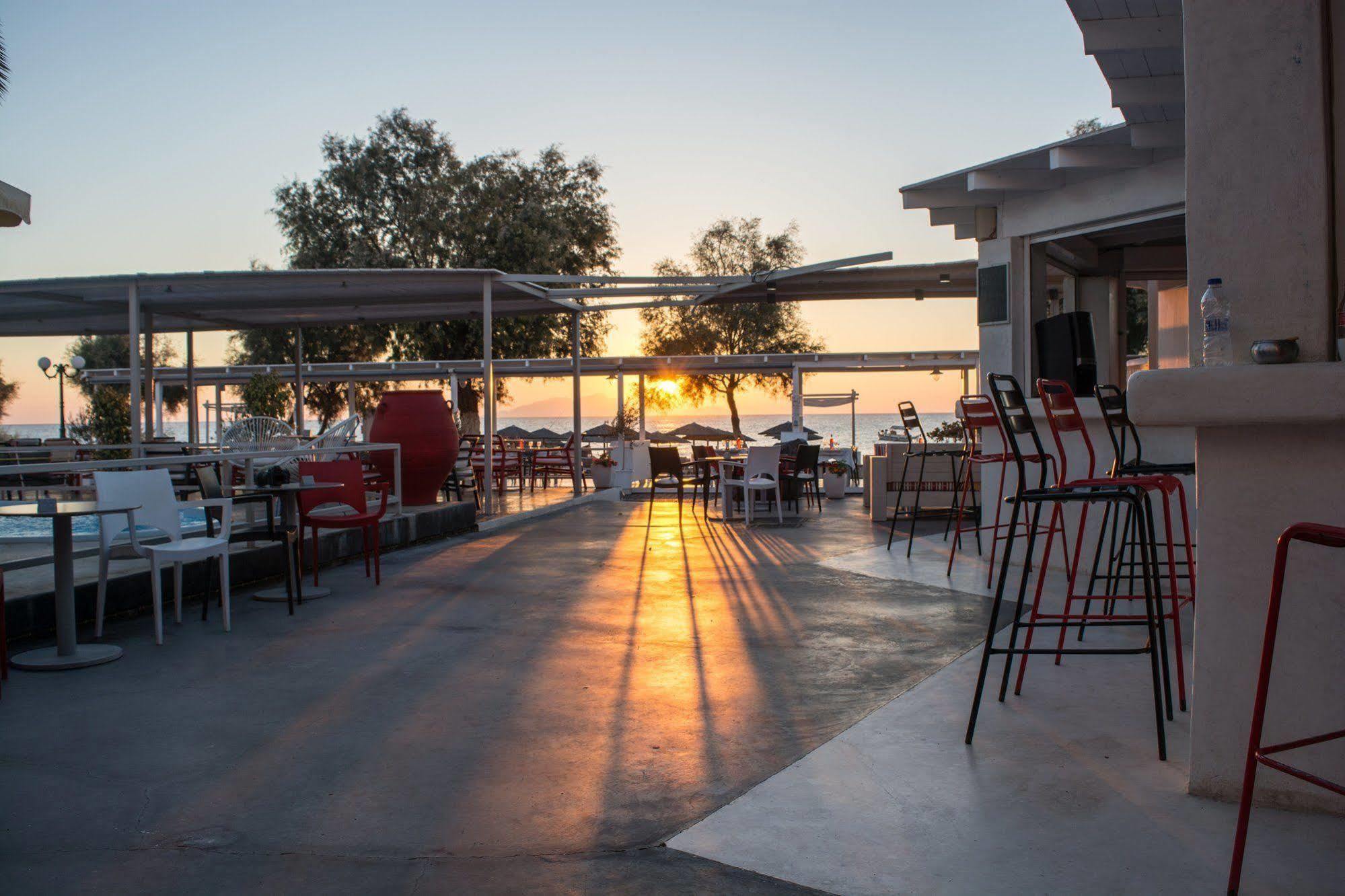 Beach Boutique Hotel คามารี ภายนอก รูปภาพ